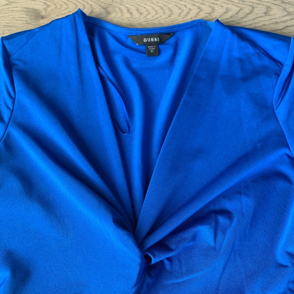 Guess V- Neck Ruched Dress - Picture 5 of 7